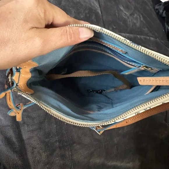 Dooney & Bourke Disney Vacation Club 2016 Crossbody Bag VGUC - Picture 4 of 5